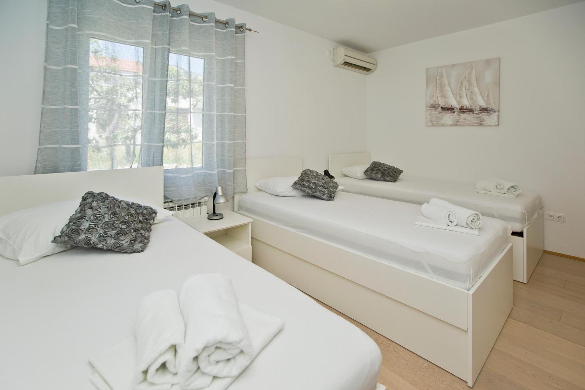 Luka'S Lodge Guesthouse & Hostel Hvar Town Kültér fotó